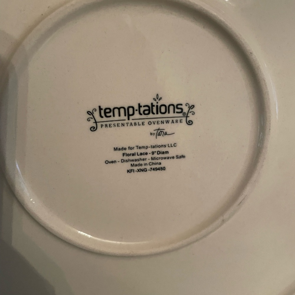 Temp-Tations Red and White Floral Pie Dish - Picture 3 of 3